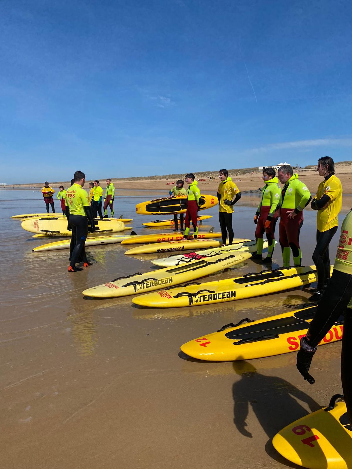 Rescue paddle